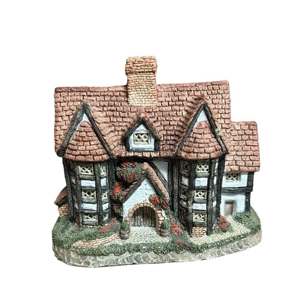 Vintage 1985 SHIREHALL By David Winter Cottages With Box and COA